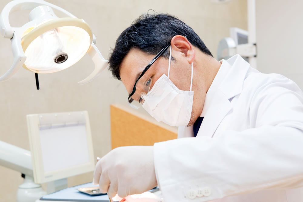 咬み合わせの専門医師による咬合調整
